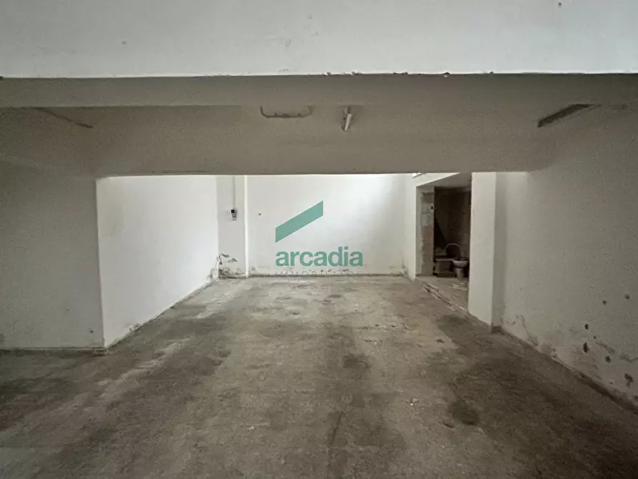 Immagine 13 di Garage in vendita  in Via Monte San Michele 104 a Bari