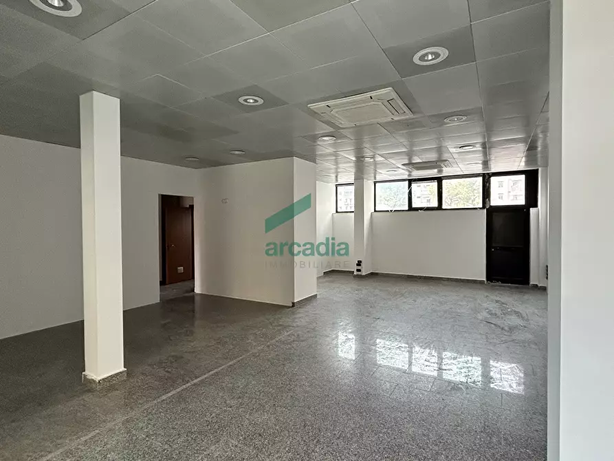 Immagine 6 di Locale commerciale in vendita  in Via Giovanni Amendola 205 a Bari