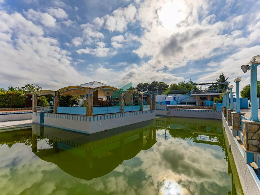 Immagine 40 di Locale commerciale in vendita  in Strada la Grava 16 a Bari