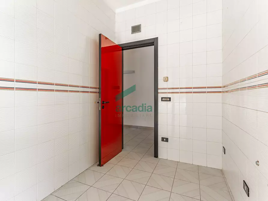 Immagine 30 di Ufficio in vendita  in Via Camillo Rosalba 49 a Bari