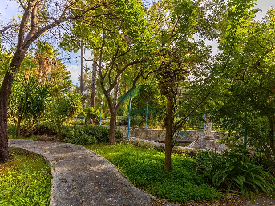 Immagine 65 di Locale commerciale in vendita  in Strada la Grava 16 a Bari