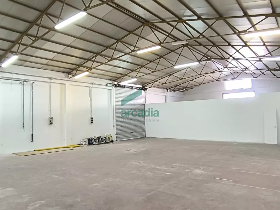 Immagine 6 di Attività artigianale in affitto  in S.S. 16 km 810,800 SN a Triggiano