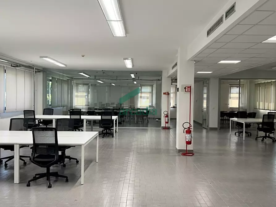 Immagine 1 di Ufficio in vendita  in Via Saverio Milella 2/bis a Bari