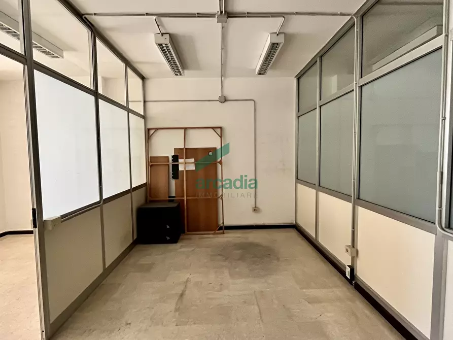 Immagine 10 di Ufficio in affitto  in Via Matarrese 58 a Bari