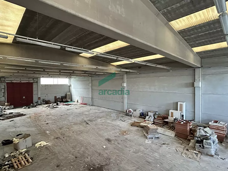 Immagine 6 di Attività artigianale in vendita  in Viale Donato De Leonardis 22 a Bari