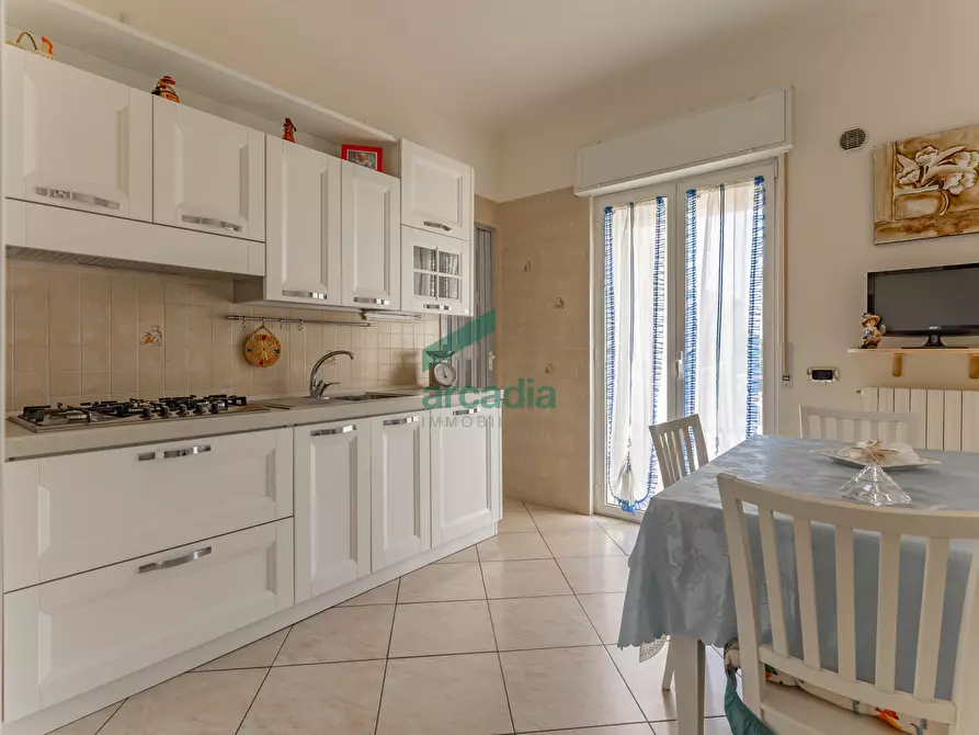 Immagine 21 di Quadrilocale in vendita  in Via Pordenone 12 a Bari