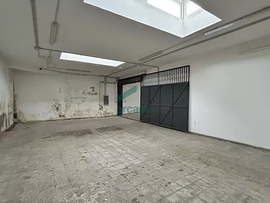 Immagine 16 di Garage in vendita  in Via Monte San Michele 104 a Bari