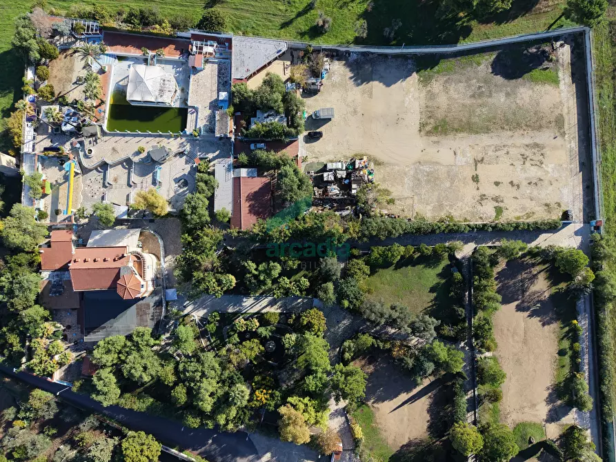 Immagine 110 di Locale commerciale in vendita  in Strada la Grava 16 a Bari