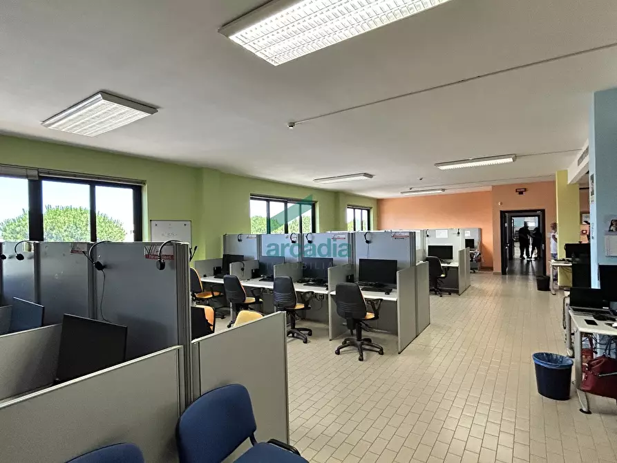 Immagine 12 di Ufficio in vendita  in Via Saverio Milella 2/bis a Bari
