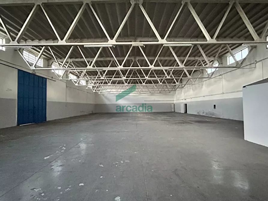 Immagine 1 di Attività artigianale in affitto  in Via Modugno 97 a Bitonto
