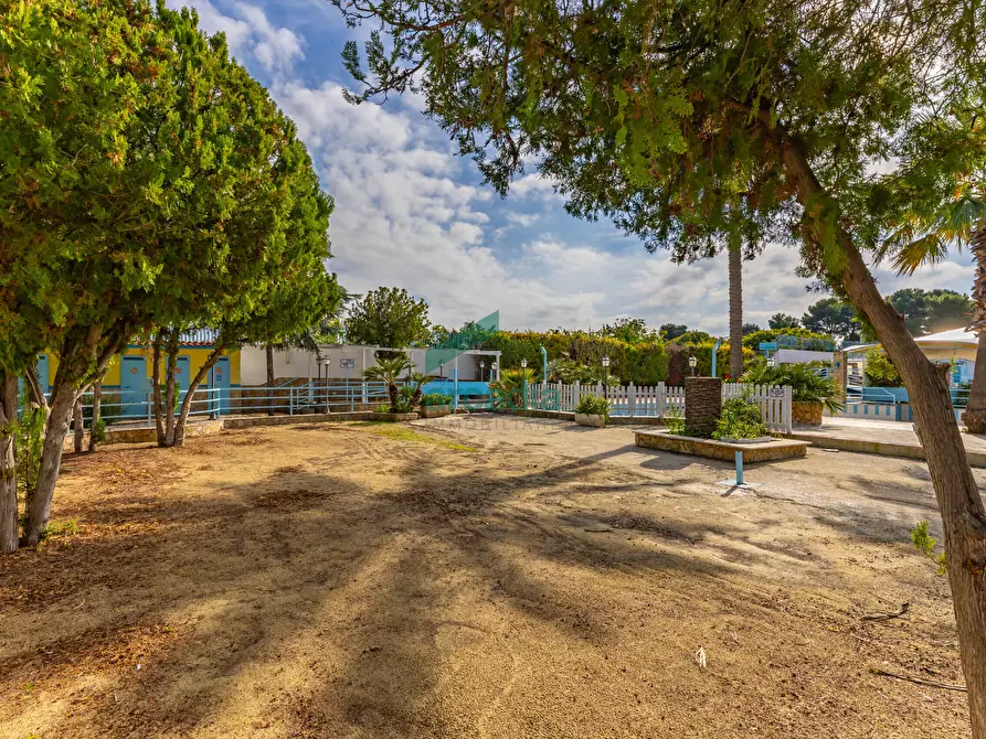 Immagine 42 di Locale commerciale in vendita  in Strada la Grava 16 a Bari