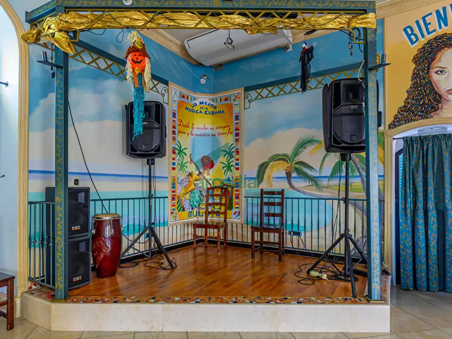 Immagine 85 di Locale commerciale in vendita  in Strada la Grava 16 a Bari