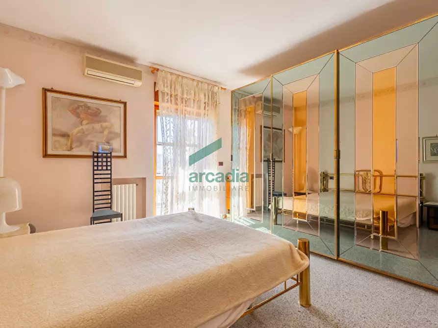 Immagine 27 di Quadrilocale in vendita  in Via Rosario Livatino 9 a Bari