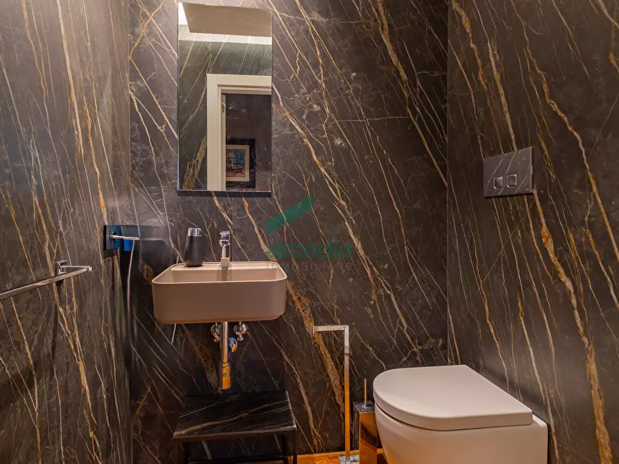 Immagine 30 di Attico in vendita  in Via Vincenzo Roppo 2d a Bari