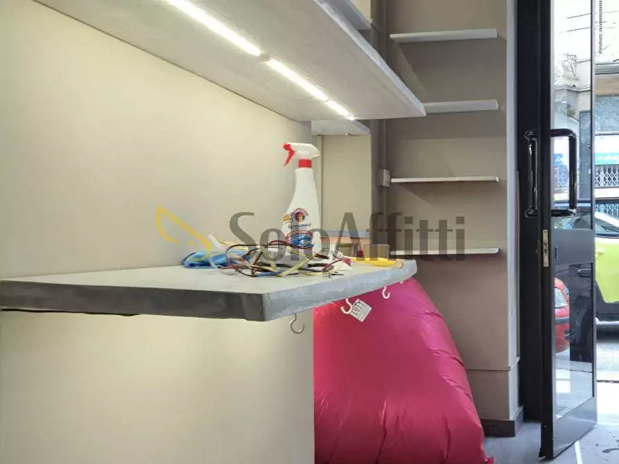 Immagine 2 di Locale commerciale in affitto  in Via Luigi Cibrario 46 bis/A a Torino