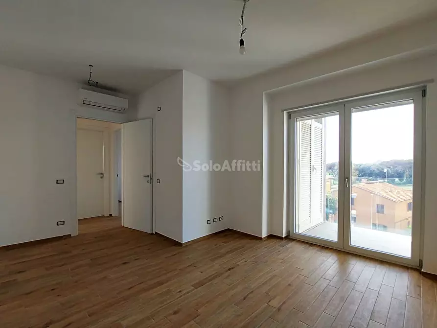 Immagine 31 di Trilocale in affitto  in Via del Castello a Roma