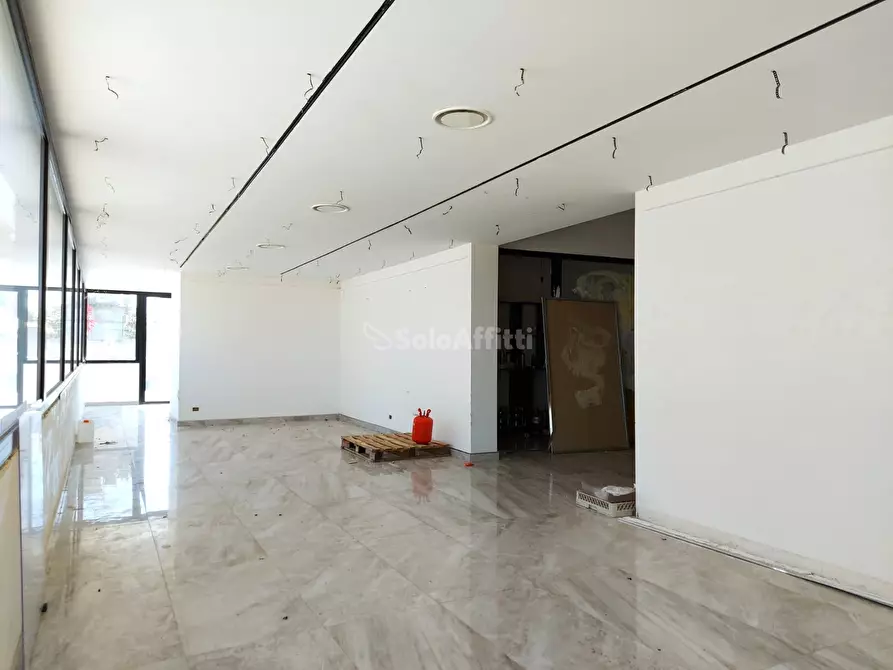 Immagine 18 di Locale commerciale in affitto  in Viale della Pesca a Fiumicino