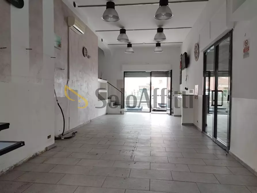 Immagine 2 di Locale commerciale in affitto  in Strada Piossasco 20 a Orbassano