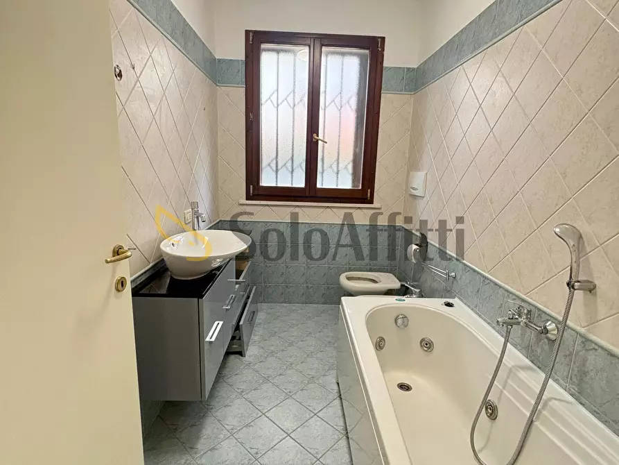 Immagine 15 di Trilocale in affitto  in Via Dario Campana 81 a Rimini