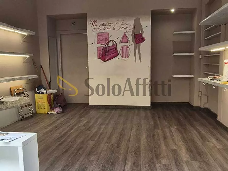 Immagine 3 di Locale commerciale in affitto  in Via Luigi Cibrario 46 bis/A a Torino