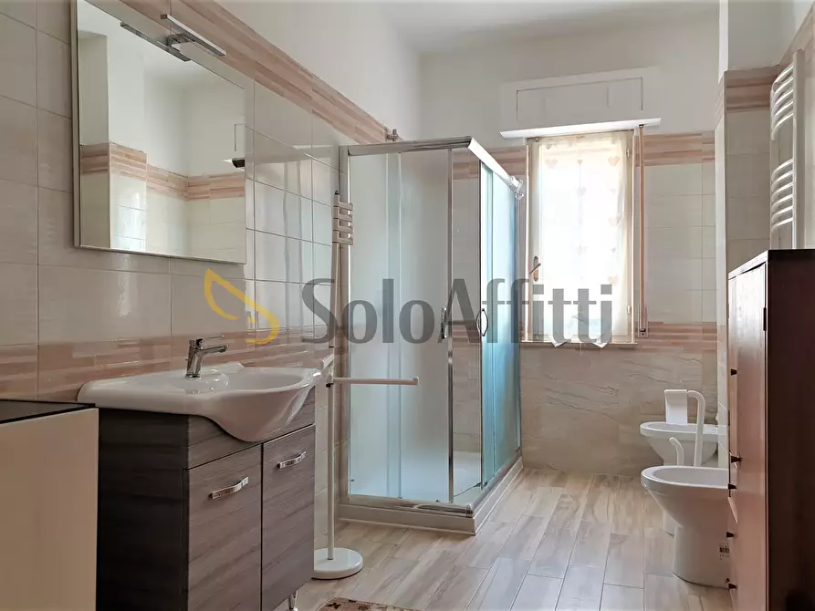 Immagine 12 di Pentalocale in affitto  a Catanzaro