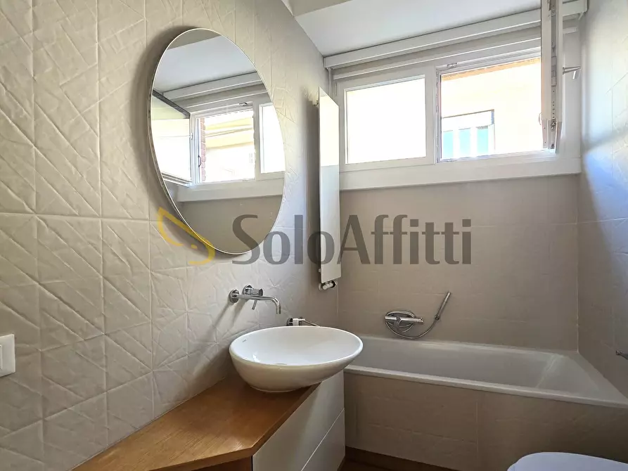 Immagine 16 di Trilocale in affitto  in Via Capo Miseno 6 a Roma