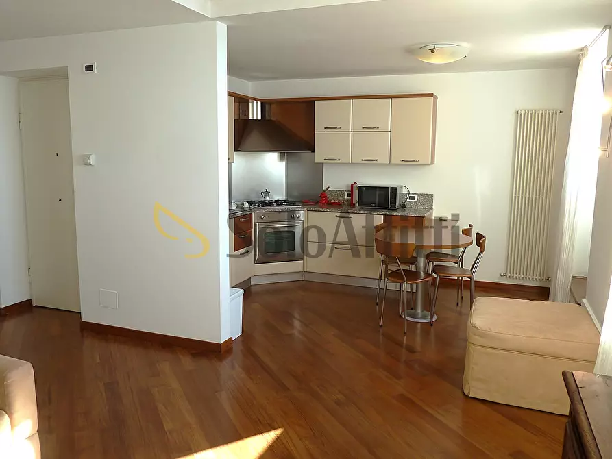 Immagine 1 di Quadrilocale in affitto  in Via Roma 63 a Ospedaletti