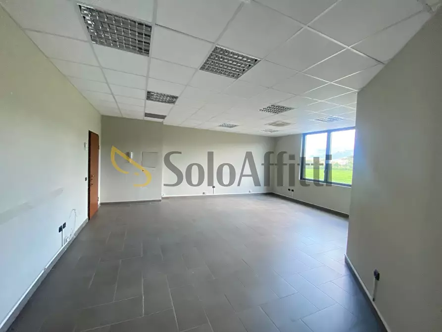 Immagine 13 di Ufficio in affitto  in Viale delle industrie a Caserta