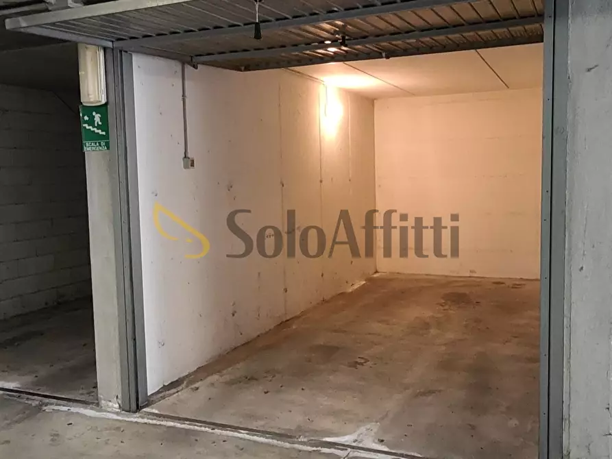 Immagine 1 di Garage in affitto  in Via Gianlorenzo Bernini 3 a Cinisello Balsamo