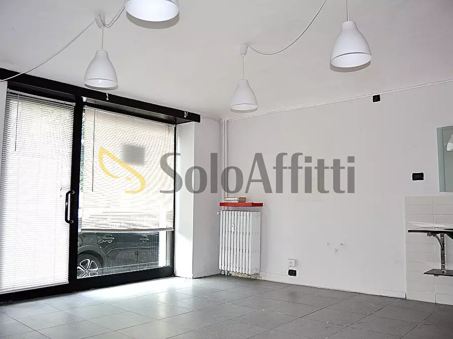 Immagine 4 di Locale commerciale in affitto  in VIA LEINI 13 a Settimo Torinese