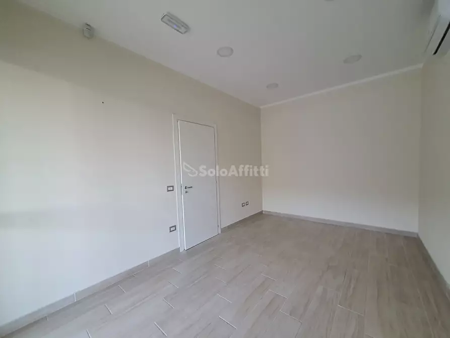 Immagine 6 di Ufficio in affitto  a Borgia