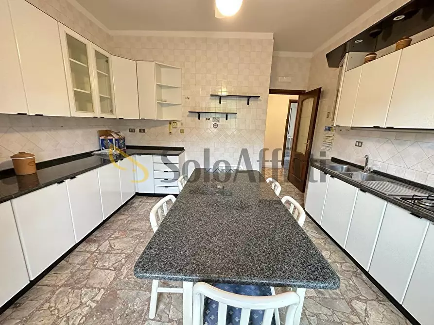 Immagine 32 di Stanza singola in affitto  in Via Ferrarecce a Caserta