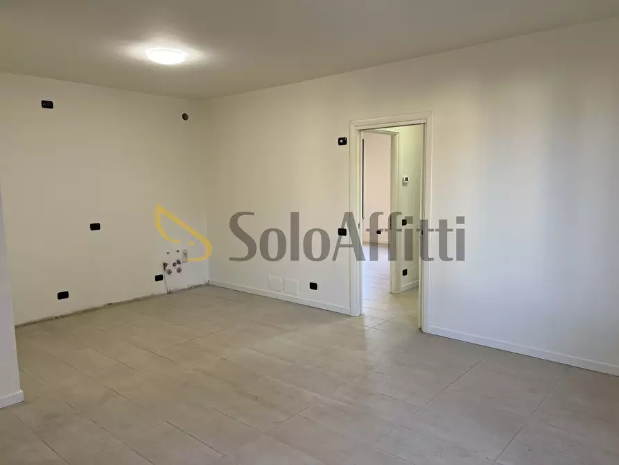 Immagine 9 di Trilocale in affitto  a Rovellasca