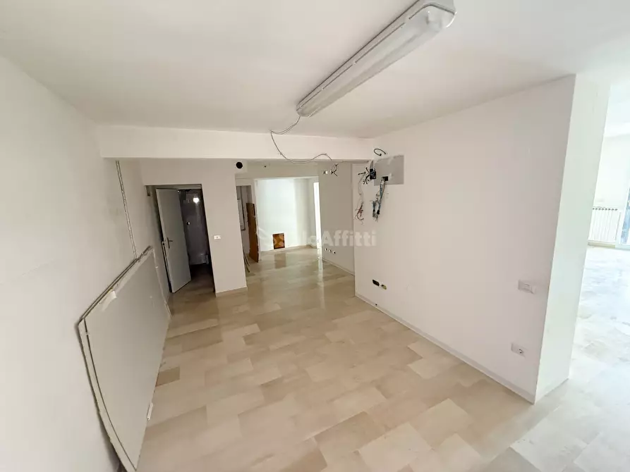 Immagine 11 di Locale commerciale in affitto  in Via Domenico di Giura 179 a Potenza