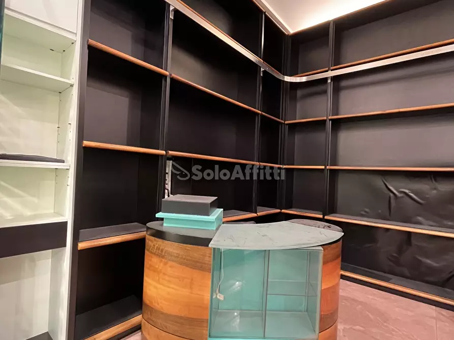 Immagine 10 di Locale commerciale in affitto  in Via Pretoria a Potenza