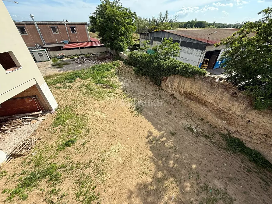 Immagine 18 di Locale commerciale in affitto  in Via Appia 198 a San Nicola La Strada