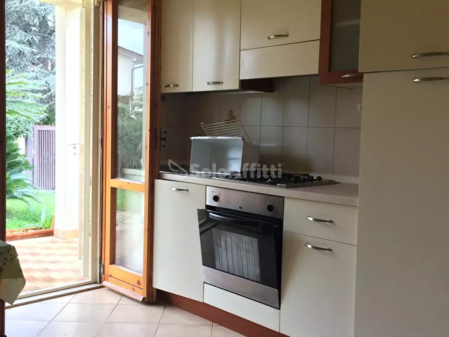 Immagine 10 di Villa in affitto  in Via Adda a Anzio