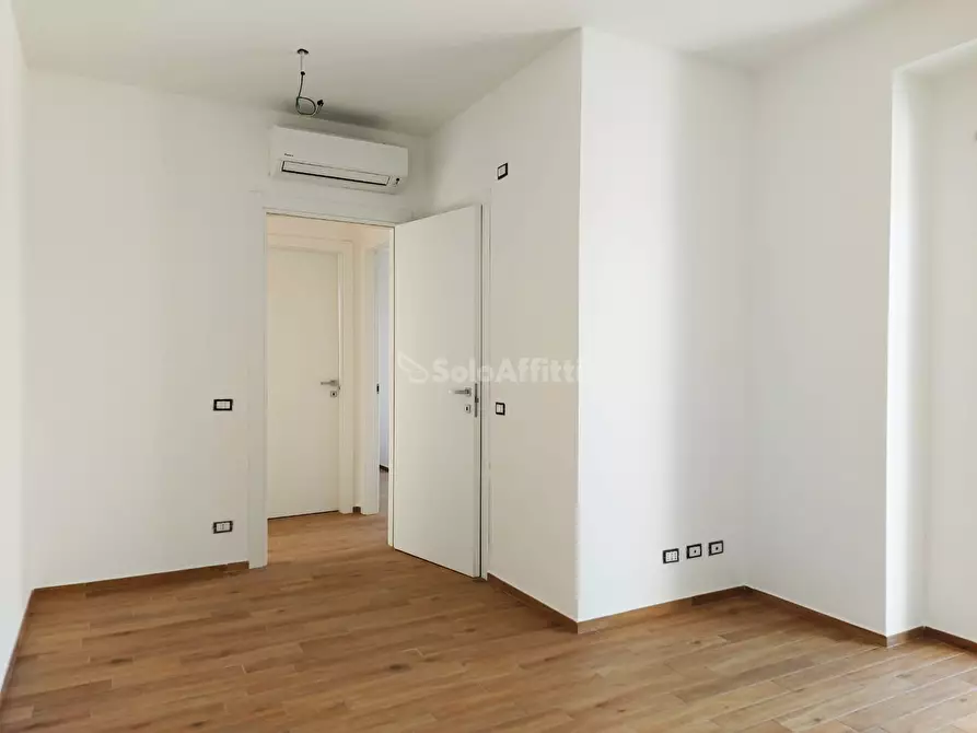 Immagine 30 di Trilocale in affitto  in Via del Castello a Roma