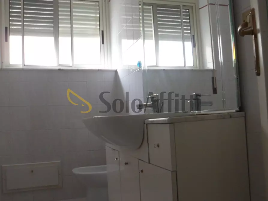 Immagine 15 di Trilocale in affitto  a Cagliari