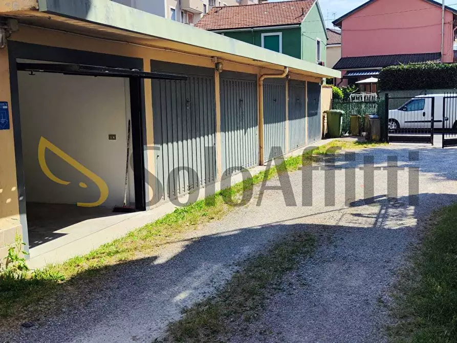 Immagine 5 di Garage in affitto  in Via Monte Grappa 185 a Cinisello Balsamo