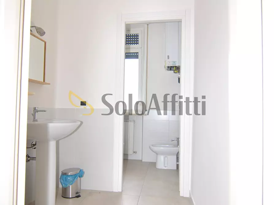Immagine 13 di Trilocale in affitto  a Livorno
