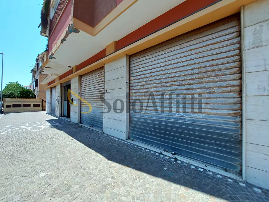 Immagine 1 di Locale commerciale in affitto  in Via del Tempio della Fortuna a Fiumicino