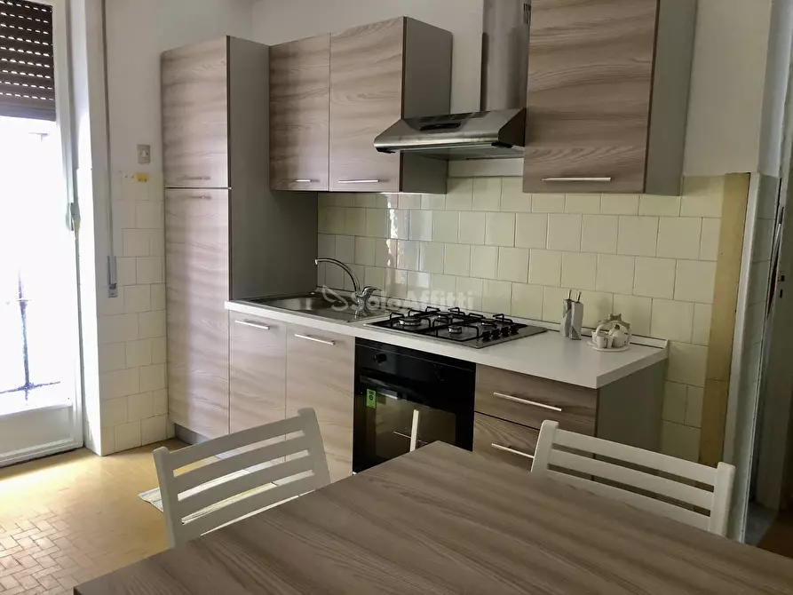 Immagine 8 di Stanza singola in affitto  a Catanzaro