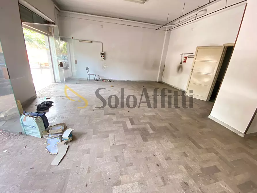 Immagine 5 di Locale commerciale in affitto  in Via Sud Piazza d'Armi 40 a Caserta