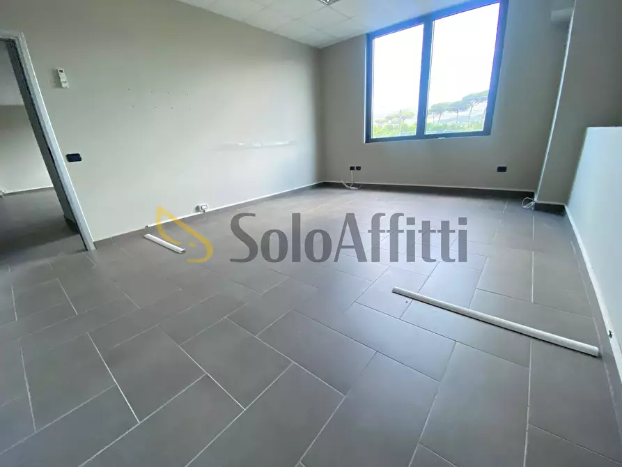 Immagine 10 di Ufficio in affitto  in Viale delle industrie a Caserta