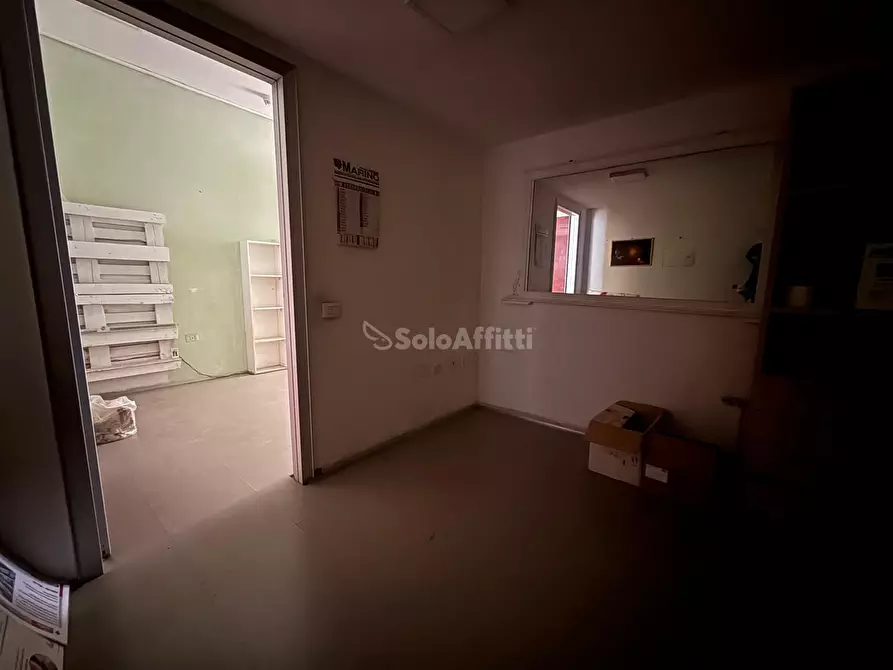 Immagine 7 di Locale commerciale in affitto  in Via Renato de Martino 4 a Caserta