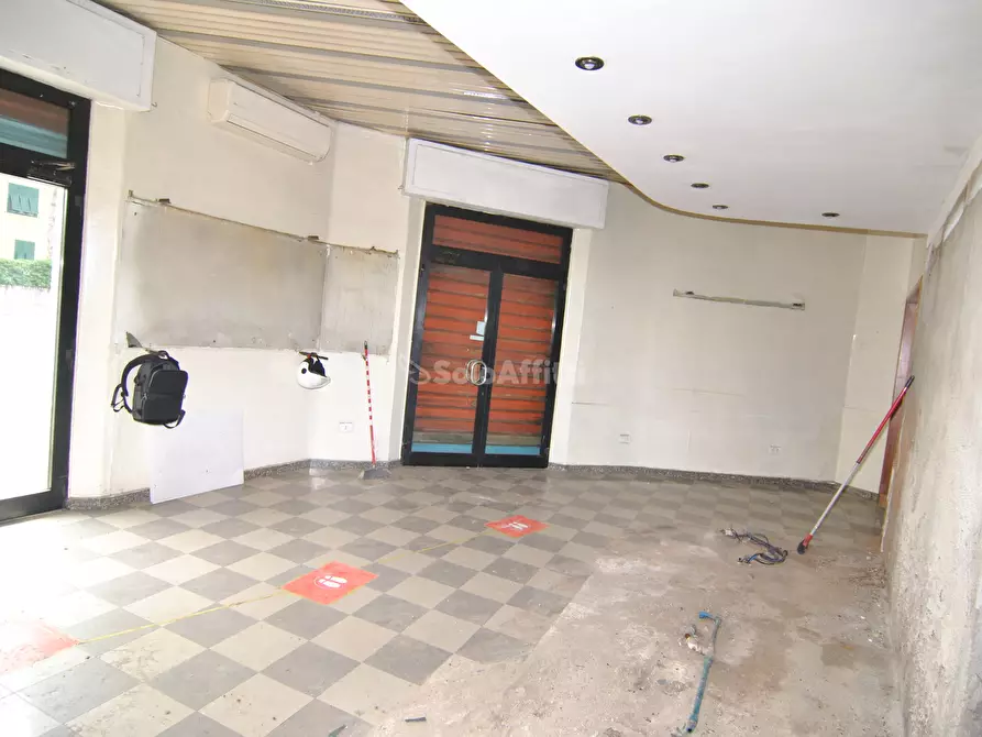 Immagine 3 di Locale commerciale in affitto  a Livorno