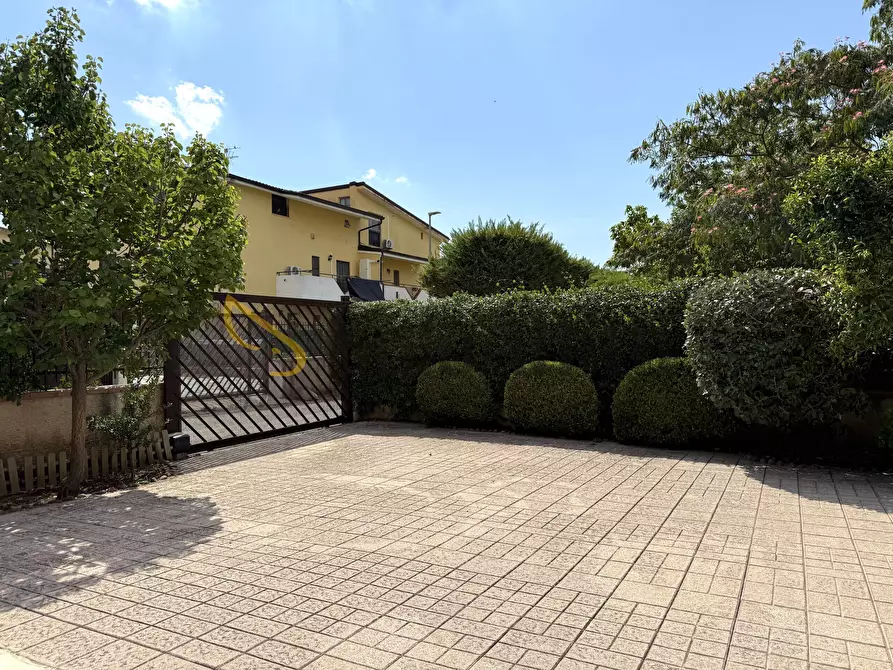 Immagine 29 di Villa in affitto  in Via Martiri di Nassirya 16 a San Floro