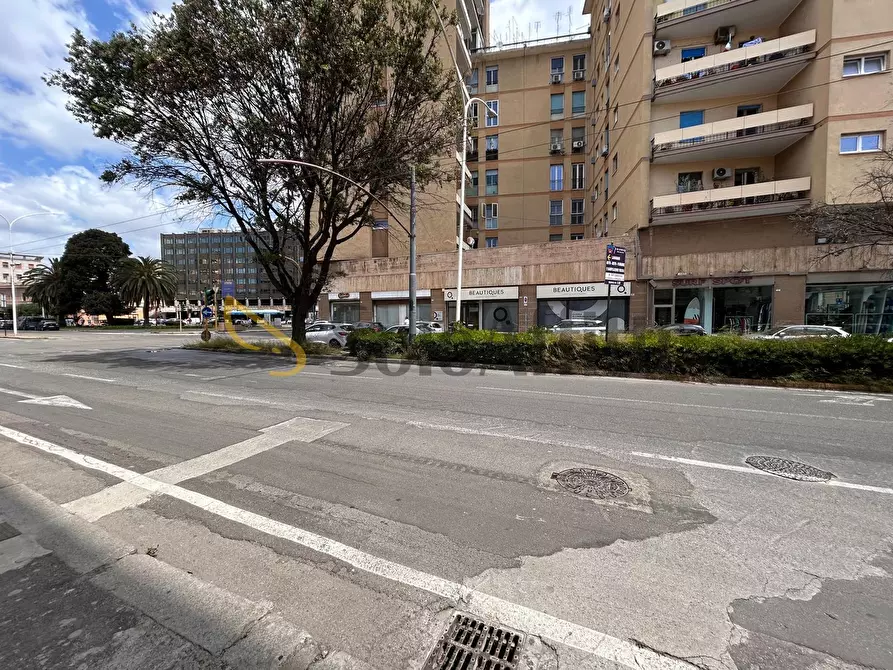 Immagine 3 di Locale commerciale in affitto  a Cagliari