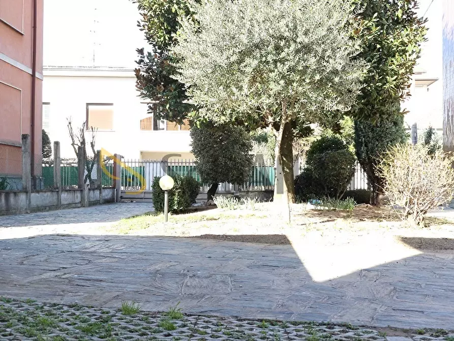 Immagine 20 di Bilocale in affitto  in Via Gradisca 6 a Limbiate